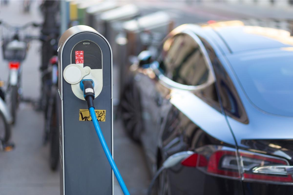 Jakie są zalety i wady samochodów elektrycznych ?